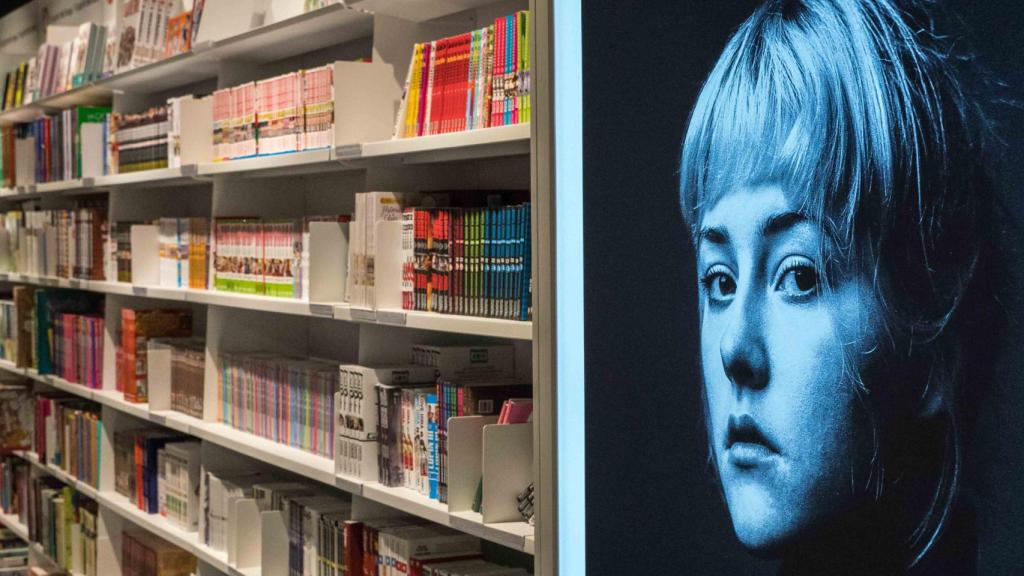 Cartel de FNAC por el  mes de libro