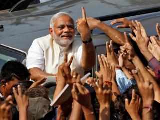 Modi, tras votar en las elecciones de 2014 en Ahmedabad.