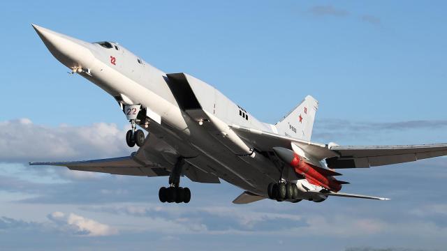 Tu-22M3 en pleno vuelo.