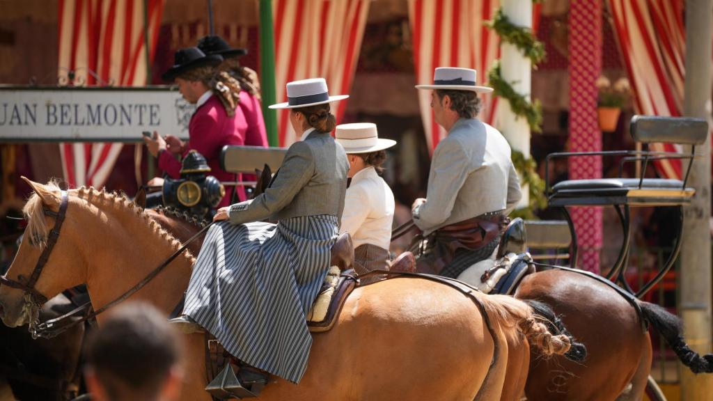 Caballistas en el Real de la Feria de Abril.