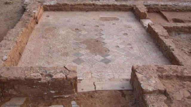 Pavimiento romano hallado en la villa romana.