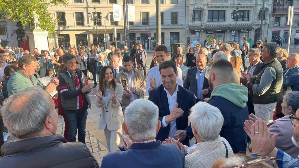 Pradales entrando al acto de cierre de campaña del PNV.