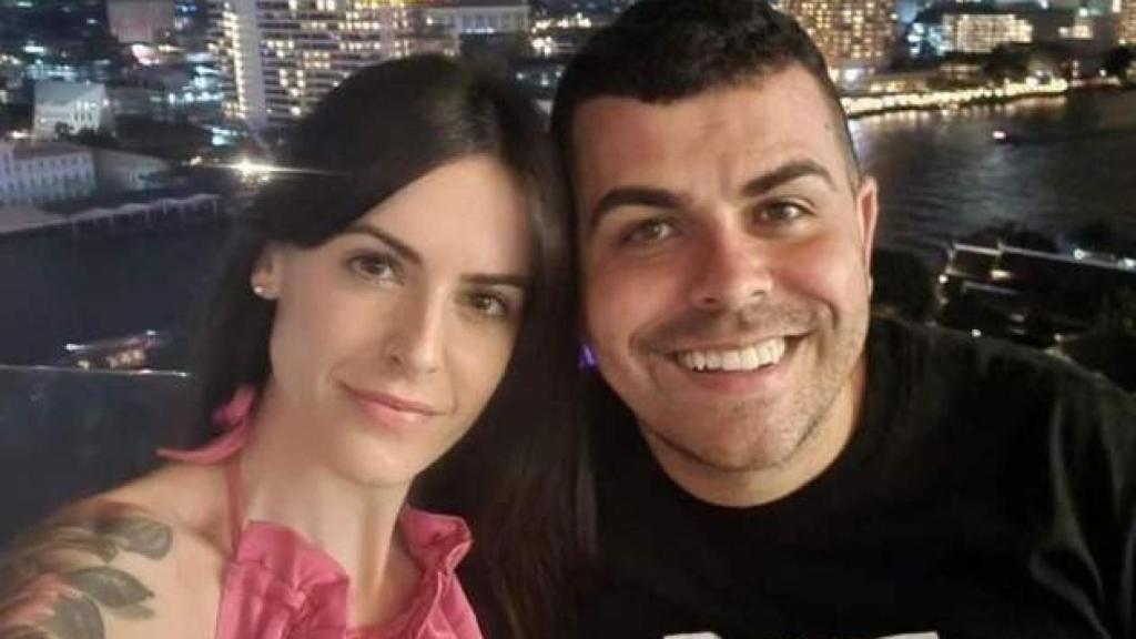 Álex García junto a su pareja, Usoa Martínez