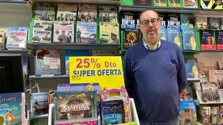 Carlos en la librería de Tordesillas
