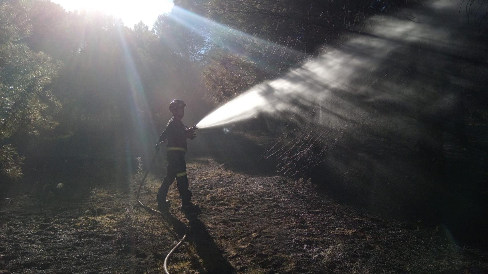 Lucha contra el fuego de los Bomberos de la Diputación de Valladolid en Montemayor de Pililla