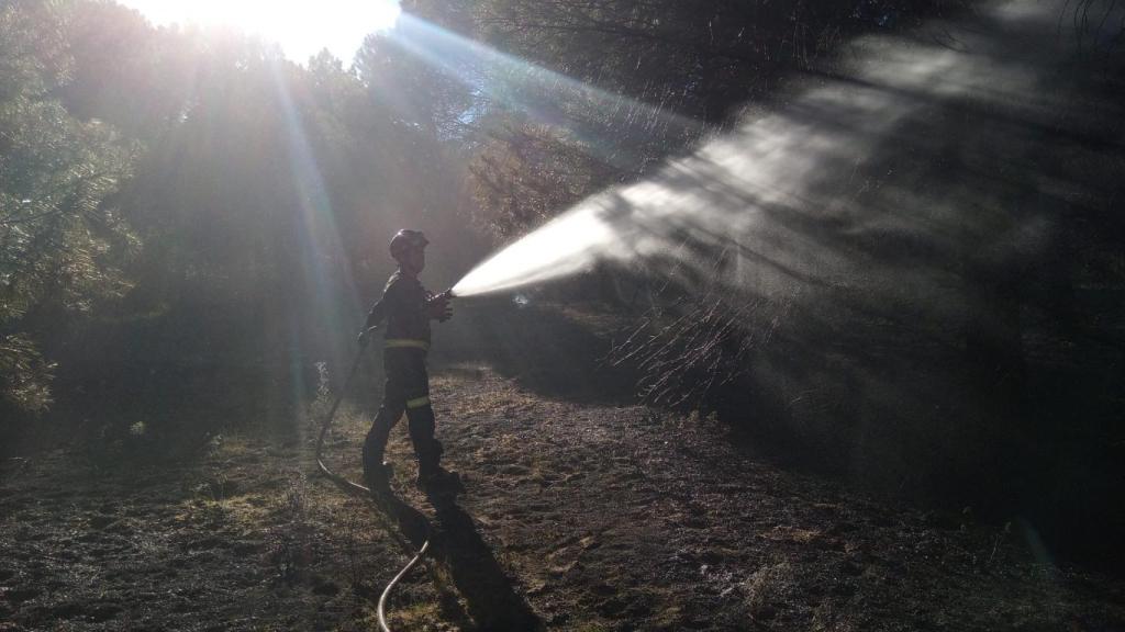 Lucha contra el fuego de los Bomberos de la Diputación de Valladolid en Montemayor de Pililla