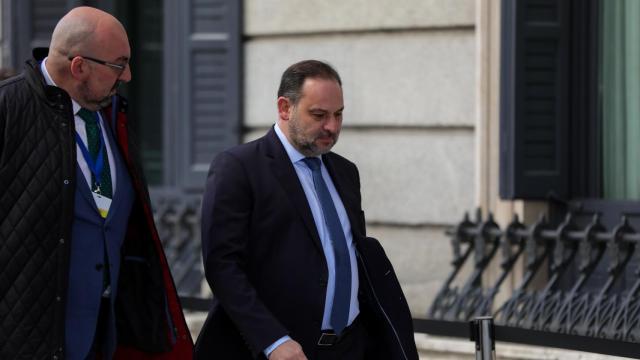 Koldo García llega al Congreso de los Diputados junto al entonces ministro José Luis Ábalos, el a 7 de enero de 2020.