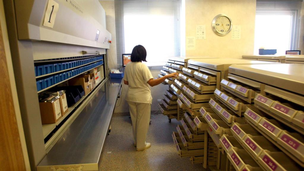 Una trabajadora en el Hospital Río Hortega de Valladolid
