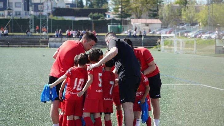 Unos jugadores del UD Santa Marta
