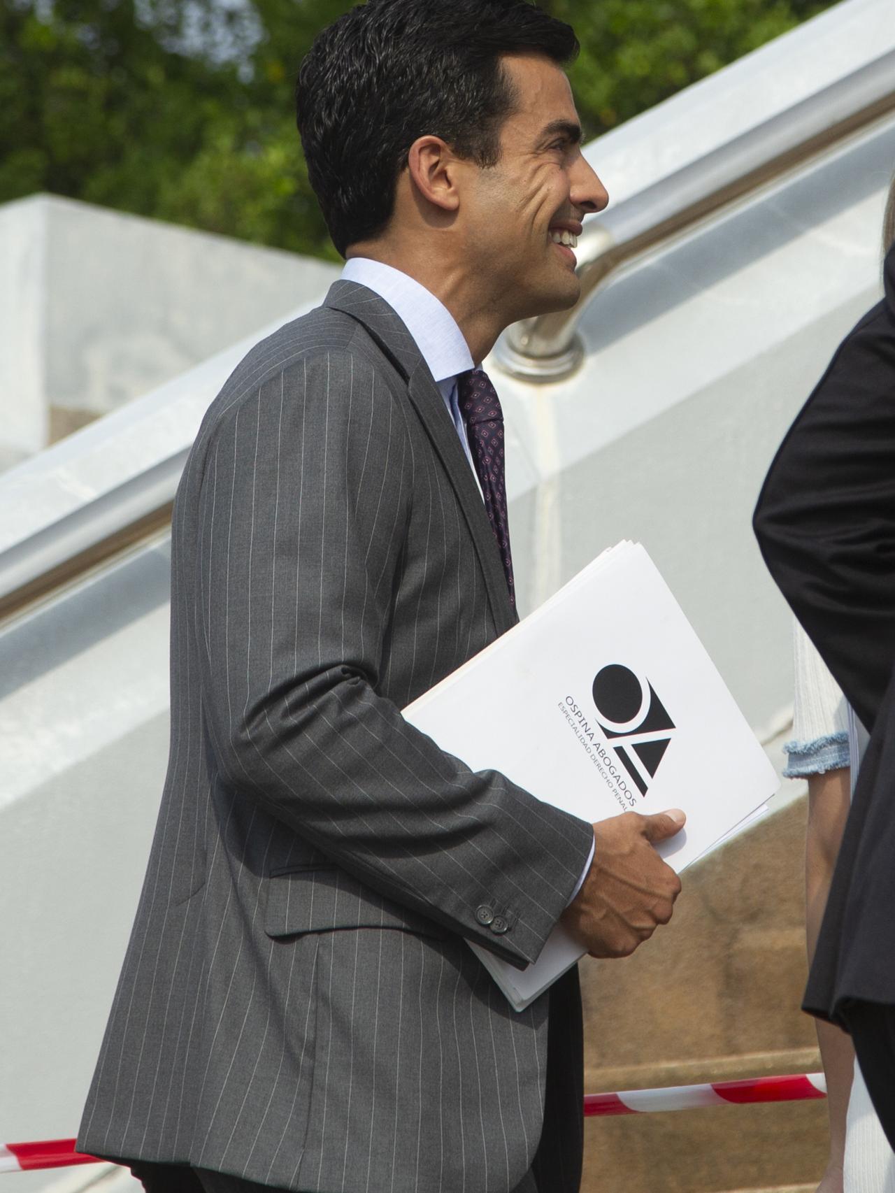 Juan Gonzalo Ospina llegando al tribunal de Samui.