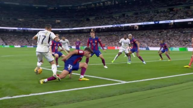 Penalti de Cubarsi sobre Lucas Vázquez