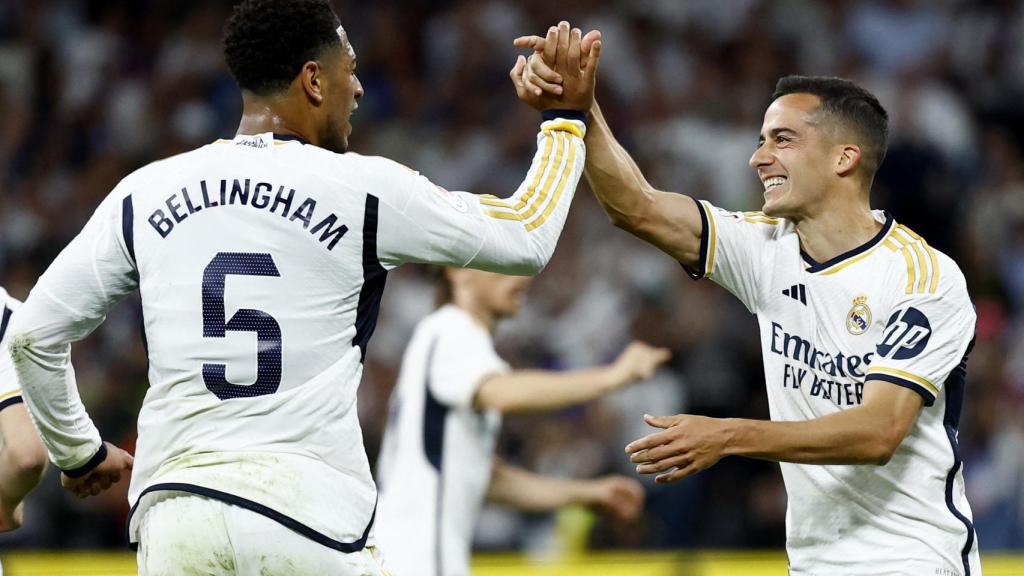 Bellingham y Lucas Vázquez celebran el gol del gallego.