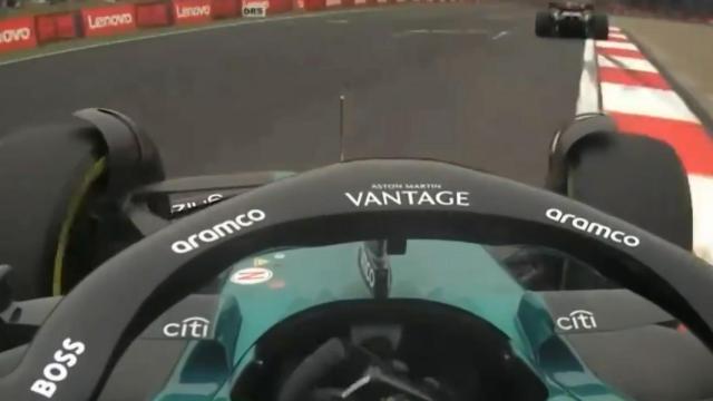 Fernando Alonso, durante ese incidente de carrera.