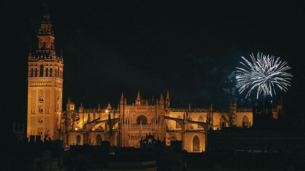 Fuegos sobre la Catedral este sábado.