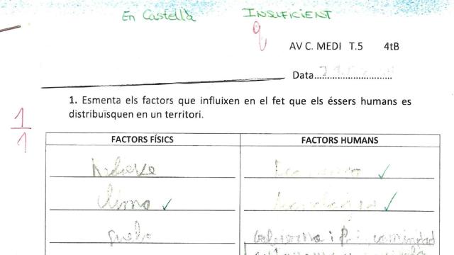 Calificación del examen, suspendido con un nueve por contestarlo el alumno en castellano. H. E.