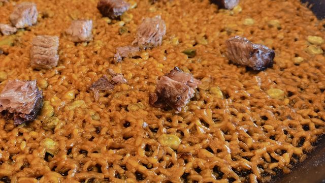 El arroz con parpatana de atún que preparan en La Llar.