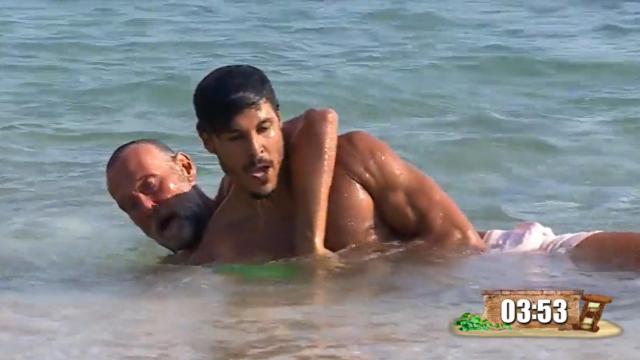 El tensísimo momento de Pedro García Aguado y Kiko Jiménez en 'Supervivientes': Cuidado que no lo ahogue