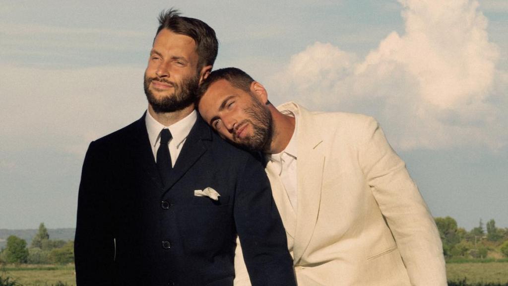 Simon Porte Jacquemus y su marido, Marco Maestri, el día de su boda.