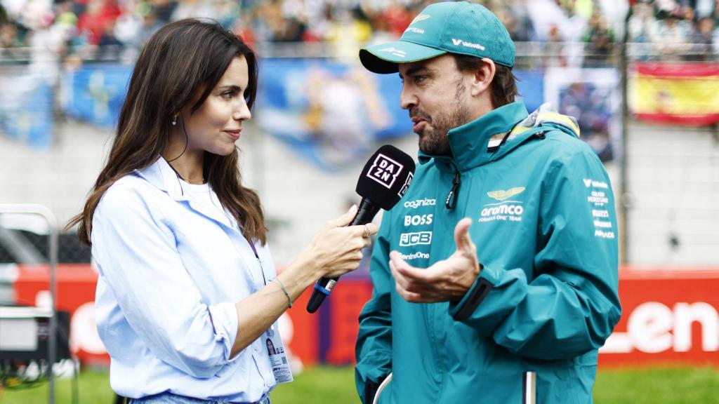 Melissa Jiménez entrevista a Fernando Alonso en la parrilla de salida del GP de China 2024