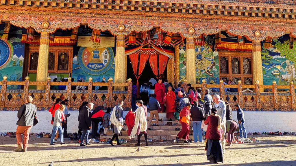 Bután, un país budista en la cordillera del Himalaya, atractivo por sus paisajes y cultura