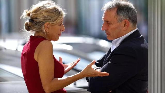 Yolanda Díaz y el portavoz de IU en el Congreso y diputado de Sumar, Enrique Santiago.