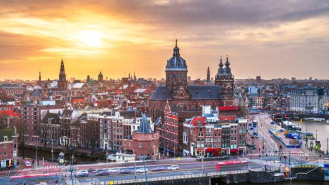 Vista aérea de una avenida de Países Bajos