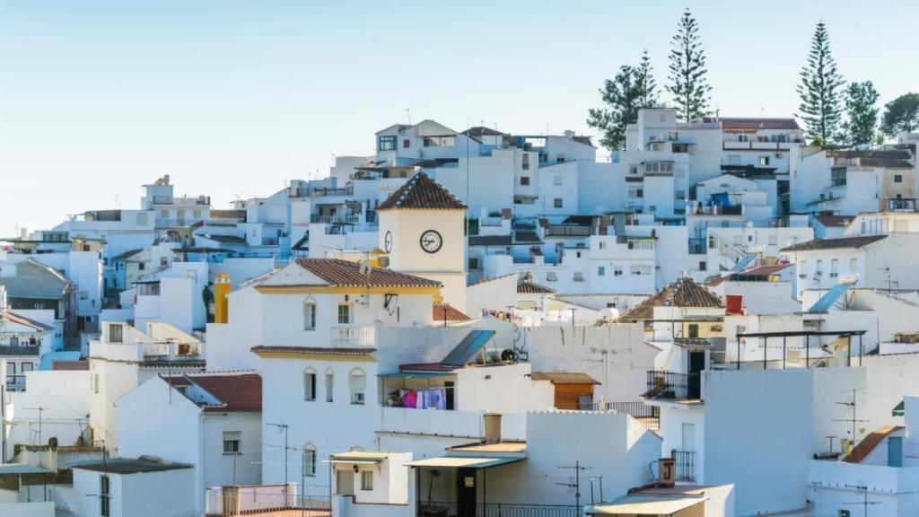 Algarrobo, municipio de la Axarquía de origen árabe.
