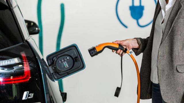 Punto de recarga para coche eléctrico.