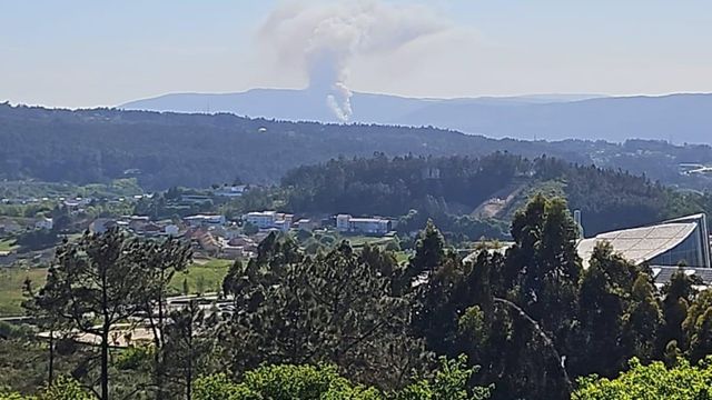Declarado un incendio en el concello coruñés de Rois.