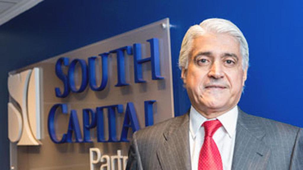 Fernando Belhot en una imagen promocional de su despacho.