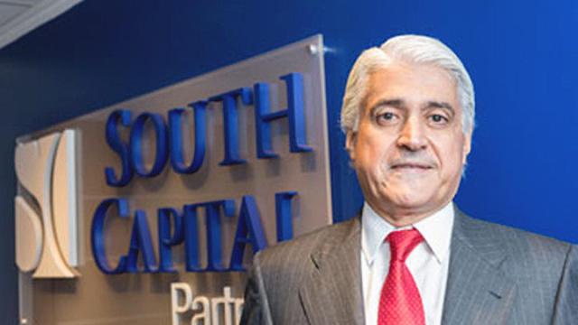 Fernando Belhot en una imagen promocional de su despacho.