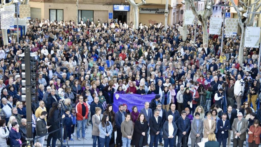 Cientos de personas condenaron en último crimen por violencia vicaria.
