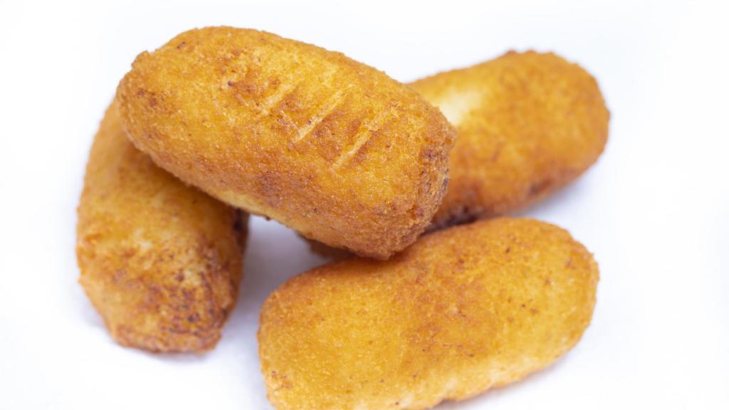 Croquetas precocinadas en las que se aprecia la marca de la rejilla de la encoladora-empanadora con la que fueron fabricadas
