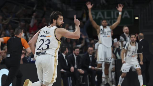 Sergio Llull celebra su triple frente al Baskonia.