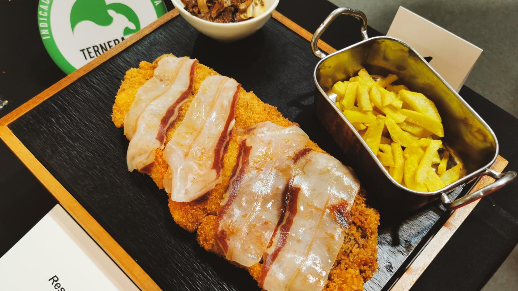 En este restaurante asturiano preparan el mejor cachopo de España: con ternera, queso de Pría y panko