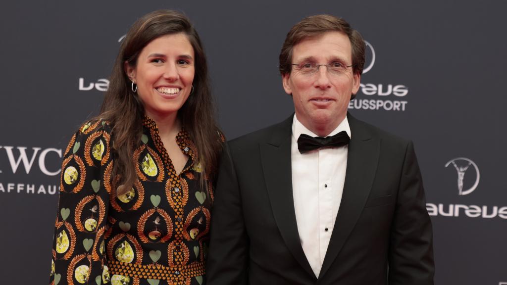 José Luis Martínez-Almeida y su mujer, Teresa Urquijo, posando en el 'photocall' de los Premios Laureus, este pasado lunes.