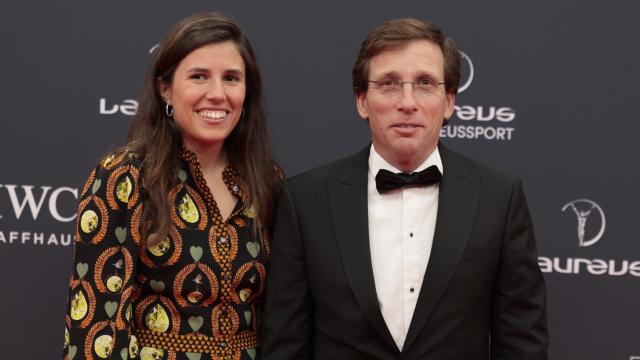 José Luis Martínez-Almeida y su mujer, Teresa Urquijo, posando en el 'photocall' de los Premios Laureus, este pasado lunes.