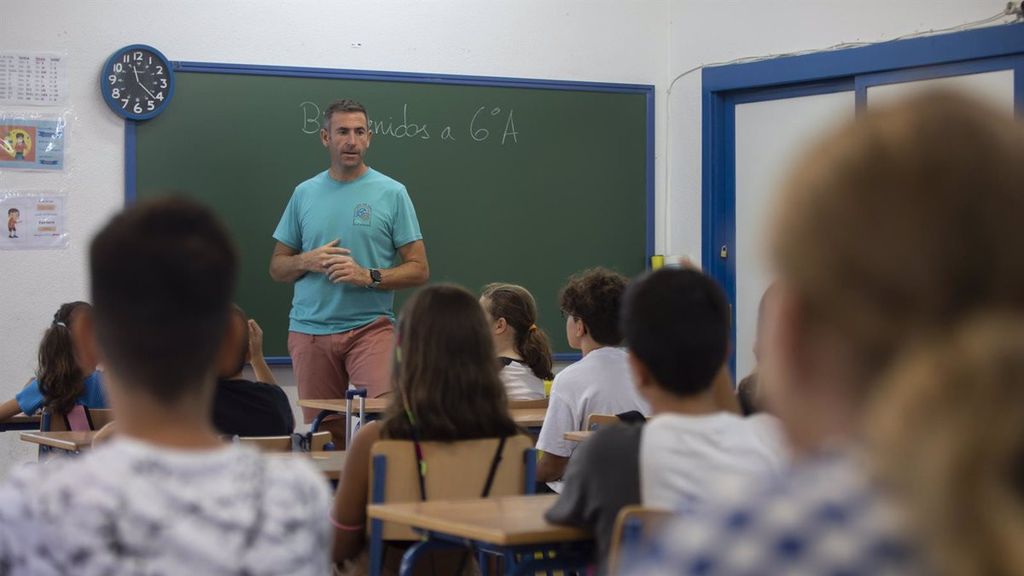 Un profesor dando clase.