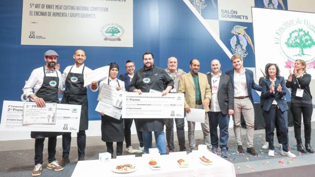 Javier Olmedo recogiendo el premio.