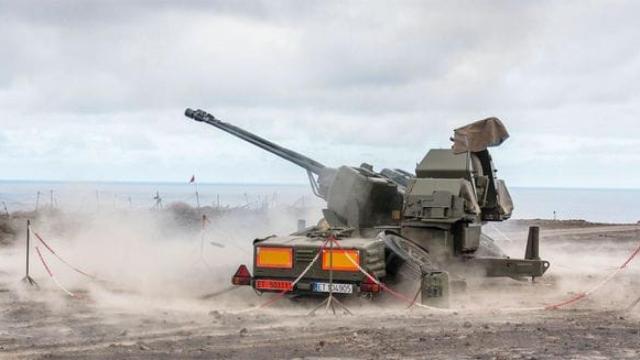 Ejercicio de tiro de una de las piezas de 35/90 del Ejército, como las que previsiblemente se enviarán a Ucrania.