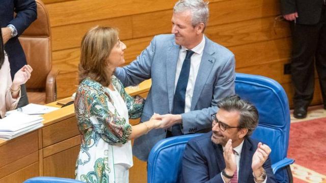 Alfonso Rueda, en el Parlamento gallego tras la aprobación de la ley del litoral el pasado 4 de julio./