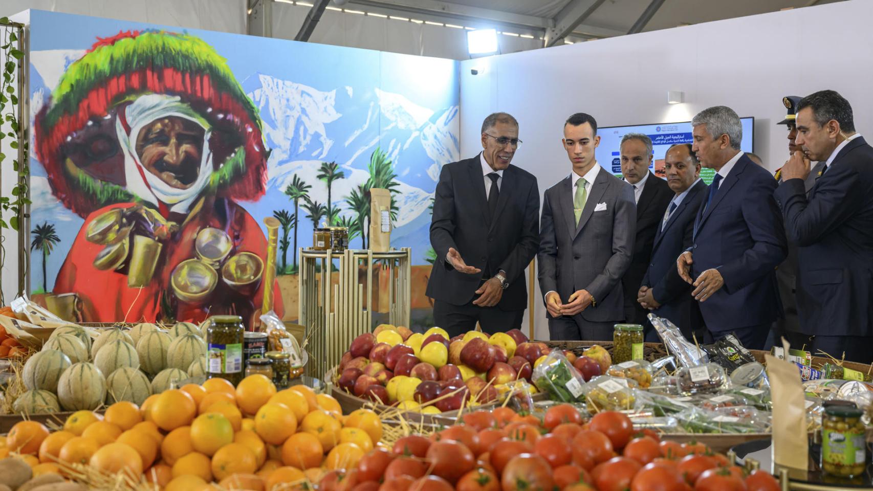 El príncipe heredero marroquí Mulay Hasan visitó con Planas el pabellón de España en el SIAM .