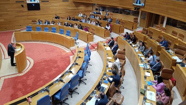 Primer pleno ordinario de la Cámara gallega en la XII Legislatura.