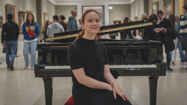 Sonya Zholobova posa para EL ESPAÑOL en el Museo del Prado.