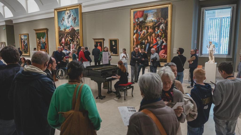 Sonya Zholobova durante su actuación en el Museo del Prado.