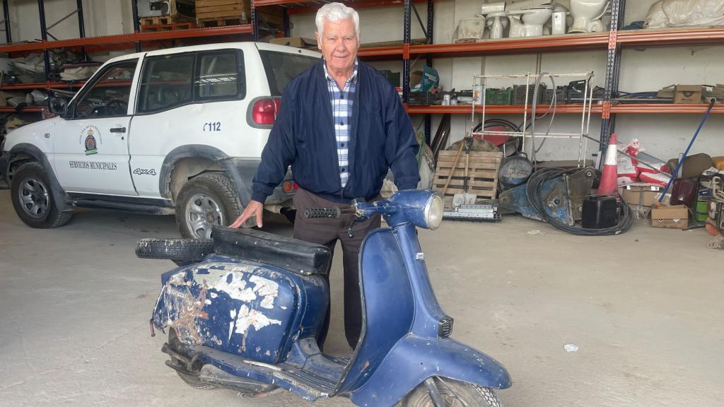 Chato con su Lambretta, el pasado martes.
