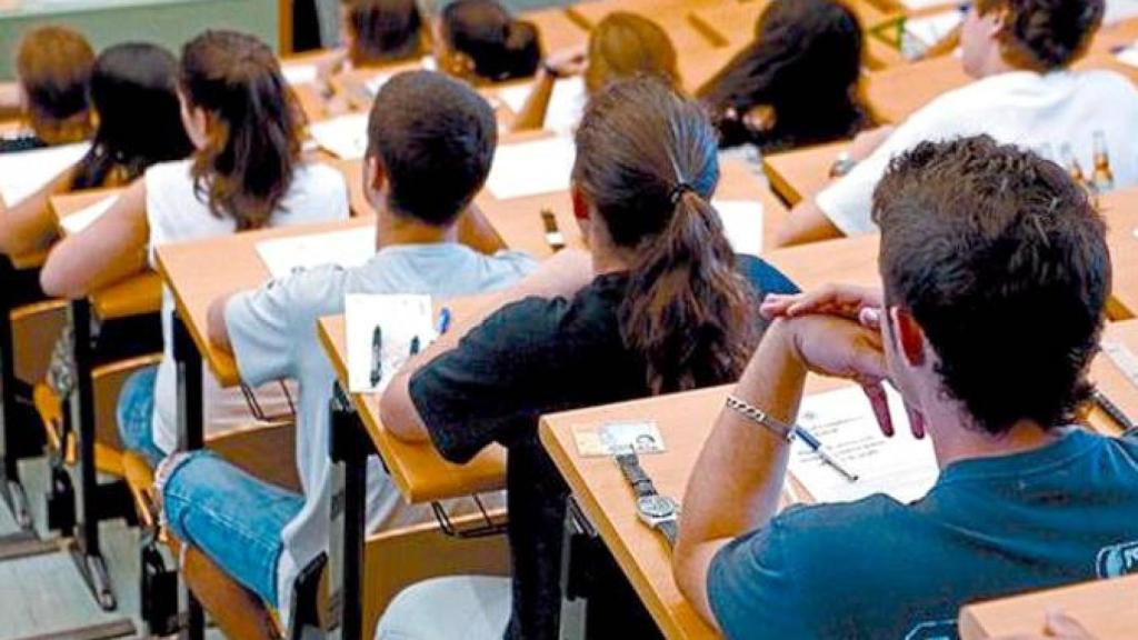 Alumnos en clase.