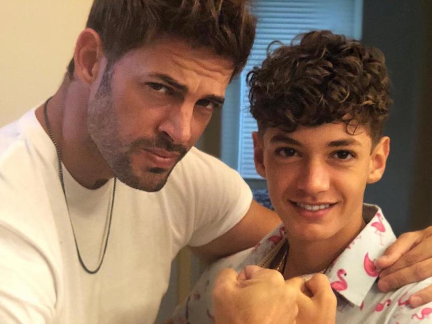 William Levy junto a su hijo, en una imagen de sus redes sociales.