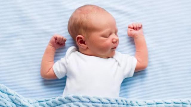 Imagen de archivo de un bebé recién nacido.