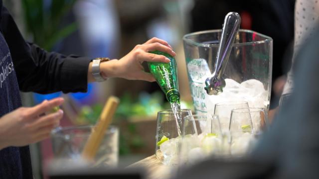 Una barra de bar.